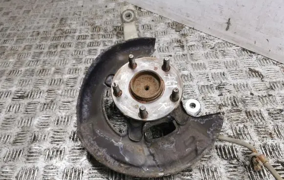 Lexus IS 220D-250-350 Front wheel hub