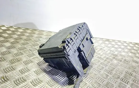 Volkswagen PASSAT B7 Fuse box set 3C0937125A 1K0937132F