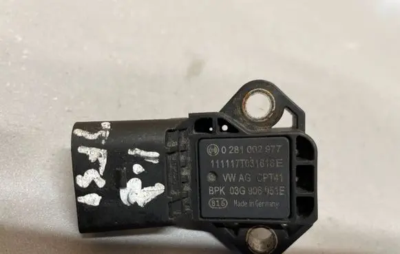 Volkswagen Touran II Air pressure sensor 03G906051E