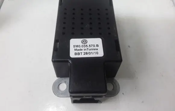 Volkswagen Golf VI Aerial antenna amplifier 5M0035570B