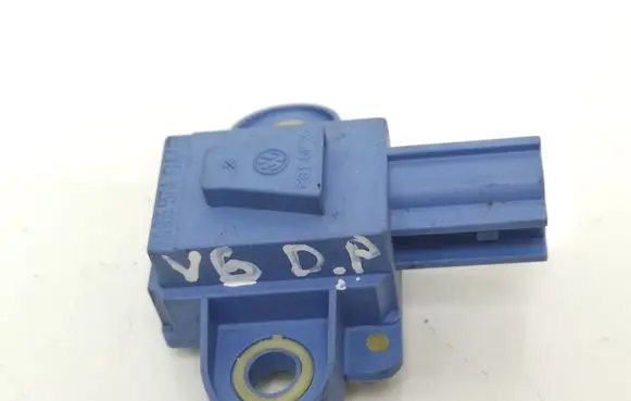 Volkswagen Golf V Airbag deployment crash/impact sensor 1K0955557A