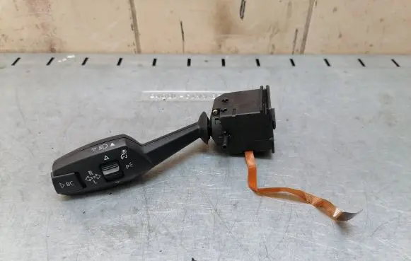 BMW 3 E90 E91 Indicator stalk 01108100