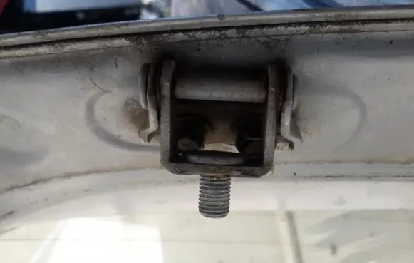Toyota Yaris Tailgate/trunk/boot hinge