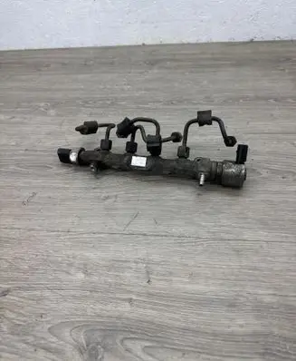 Volkswagen Caddy Fuel pressure regulator 04L130764C