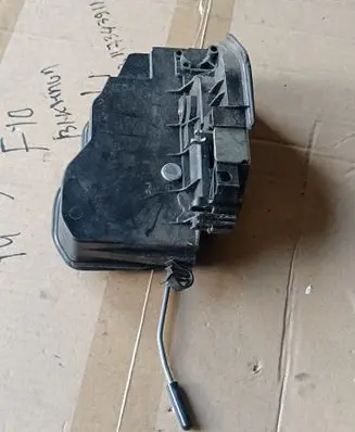 BMW X5 E70 Front door lock 7276681