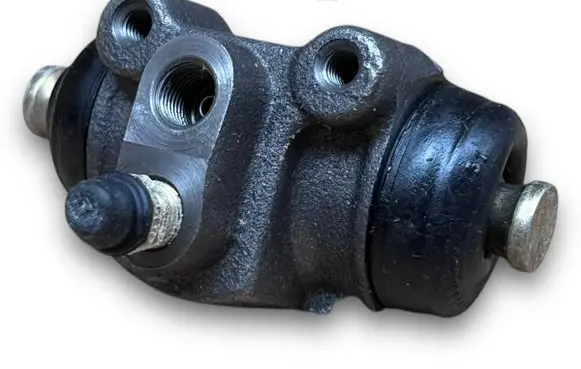 Nissan Terrano Rear brake cylinder 441007F00