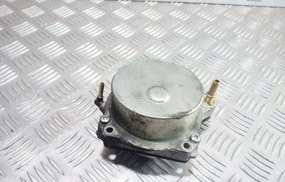 Opel Astra J Vacuum pump 55205446