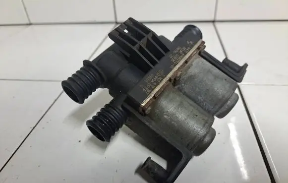 BMW 7 E65 E66 Coolant heater control valve 6908294 1147412167