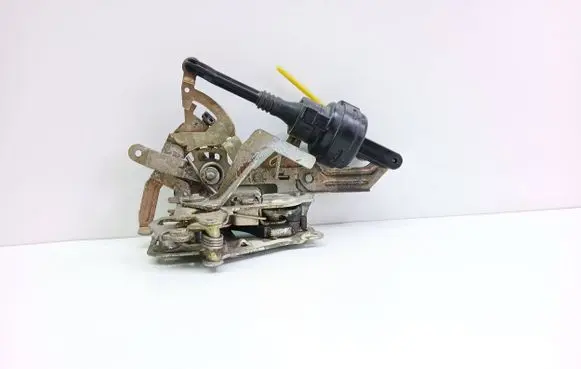Mercedes-Benz C W202 Rear door lock 2027300635