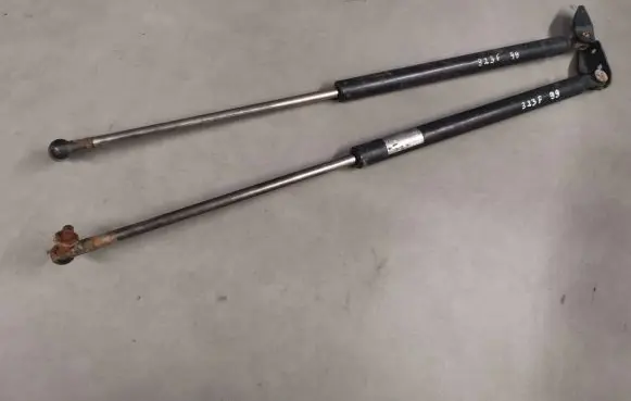 Mazda 323 Tailgate strut 