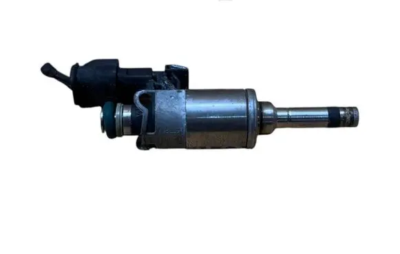 Skoda Octavia Mk3 (5E) Fuel injector 04E133036A