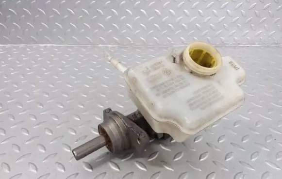 Volkswagen Jetta VI Master brake cylinder 1K1611301E 1K0945459A