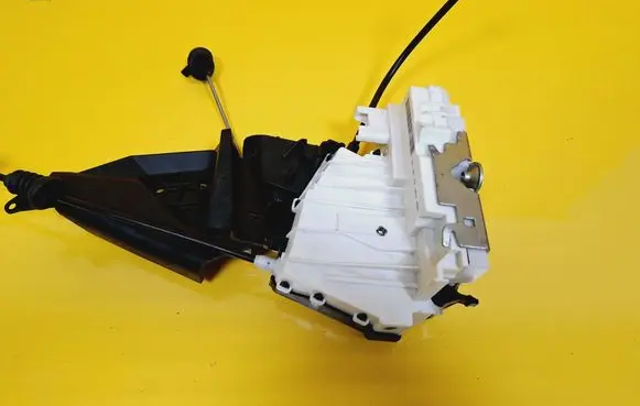 Mercedes-Benz B W245 Rear door lock 1697302135