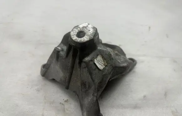 Audi Q7 4M Engine mounting bracket 8W0199308L 8W0199308