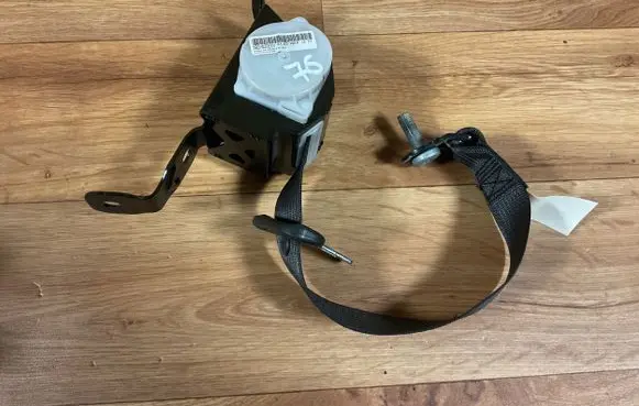 Opel Insignia A Rear seatbelt 13288436 M203 01032010