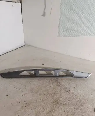 Tailgate trim