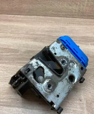 Audi A4 S4 B5 8D Rear door lock 4A0839016H