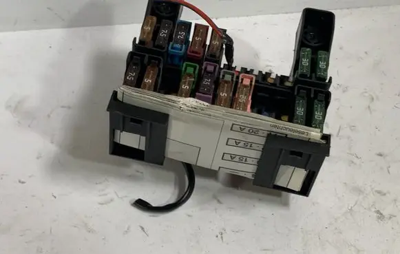 Mercedes-Benz E W211 Fuse module 2115450301 13943271 13943311