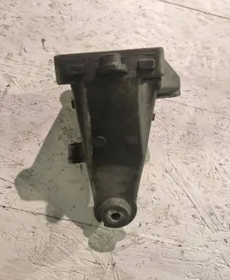 Mercedes-Benz E W212 Engine mounting bracket A2712232704