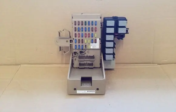 Subaru Legacy Fuse module JB200500N 82201AG032
