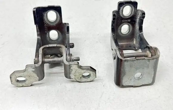 Rear door hinge set