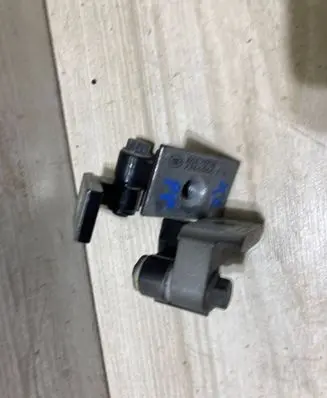 BMW X2 F39 Front door hinge set 7246066