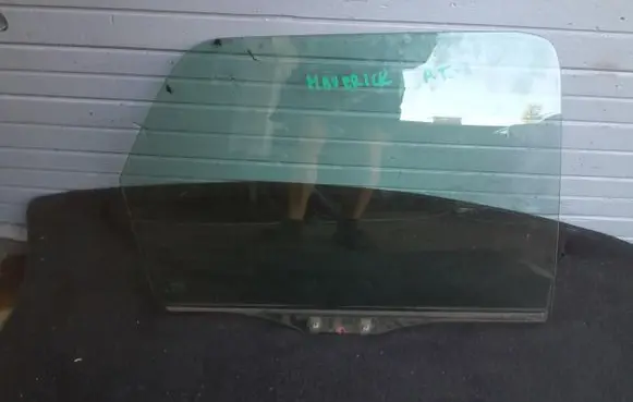 Ford Maverick Rear side window