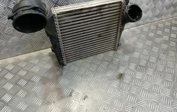 Volkswagen Touareg I Intercooler radiator