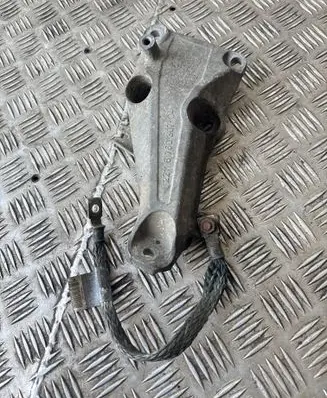 BMW 1 E81 E87 Engine mounting bracket 6760307