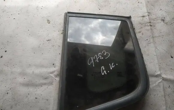 Rear vent window glass