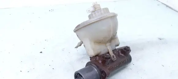 Volkswagen Golf III Master brake cylinder 311817