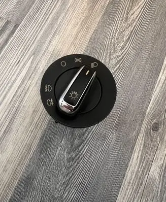 Volkswagen Touran I Light switch