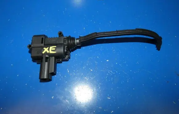 Jaguar XE Fuel tank cap lock 