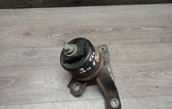 Volvo V70 Engine mount bracket 31257674 6G926F012ED