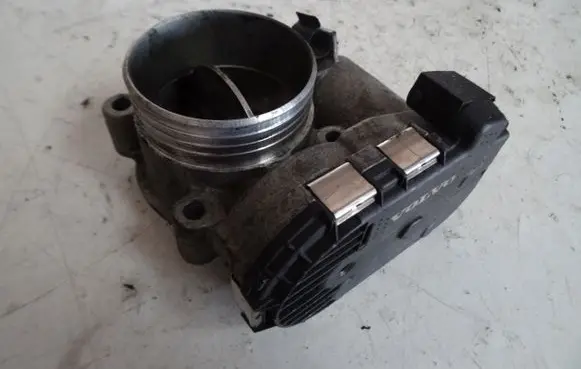 Volvo XC90 Throttle valve 8692720