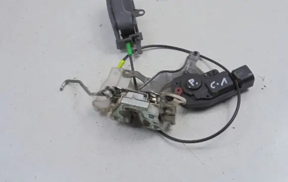 Citroen C1 Front door lock