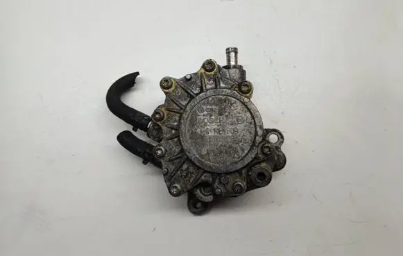 Volkswagen Golf V Vacuum pump 03G145209
