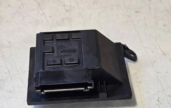 Mercedes-Benz Vito Viano W639 Heater blower motor/fan resistor A0018216560