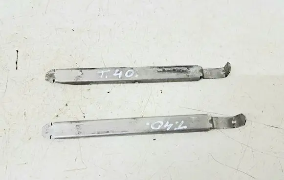 Volvo V50 Headlight/headlamp mounting bracket