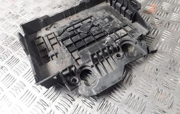 Renault Clio III Battery tray 8200314273