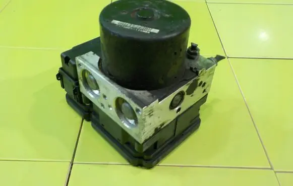 Volkswagen Golf Plus ABS Pump 1K0907379AT