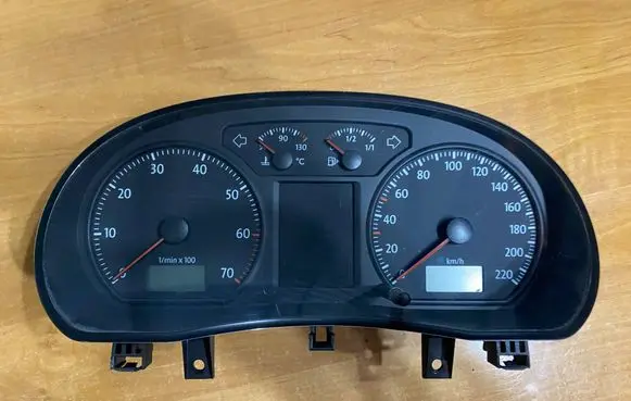 Volkswagen Polo IV 9N3 Speedometer (instrument cluster) 6Q0920823T 110080321031A
