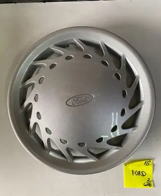 Ford Fiesta R13 wheel hub/cap/trim 