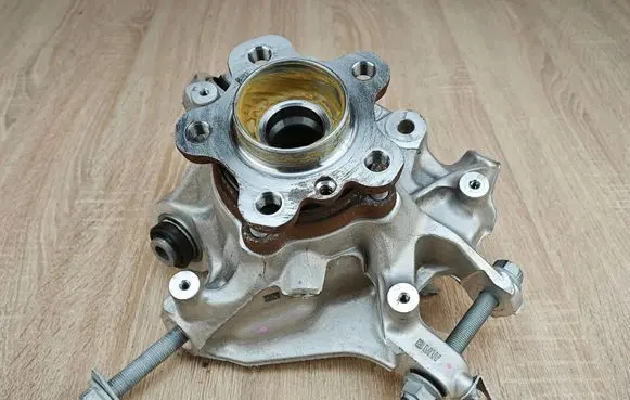 BMW X4 G02 Rear wheel hub 6879751