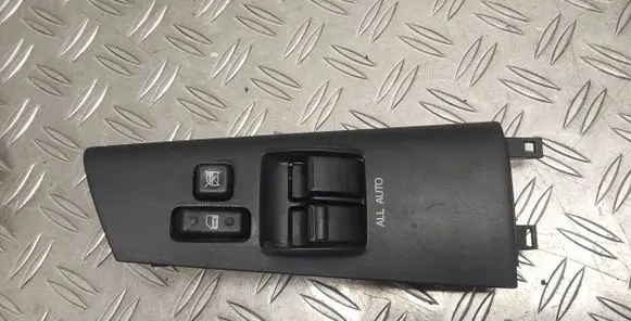 Toyota Corolla E120 E130 Electric window control switch 8482002110