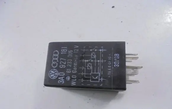 Volkswagen PASSAT B5 Other relay 3A0927181