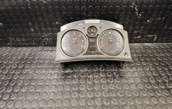 Opel Zafira B Speedometer (instrument cluster) 13216685