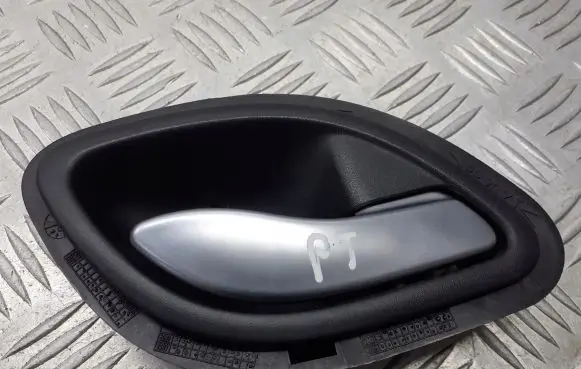 Renault Laguna II Rear door handle trim 820000724