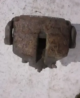 Volkswagen PASSAT B6 Front brake caliper 1K0615123E