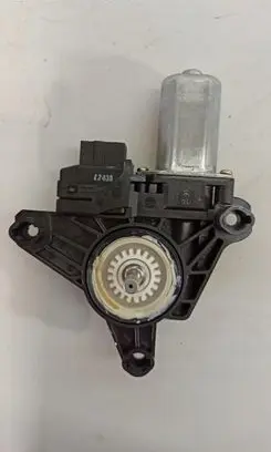 Mercedes-Benz E W213 Front door window regulator motor A2139060602